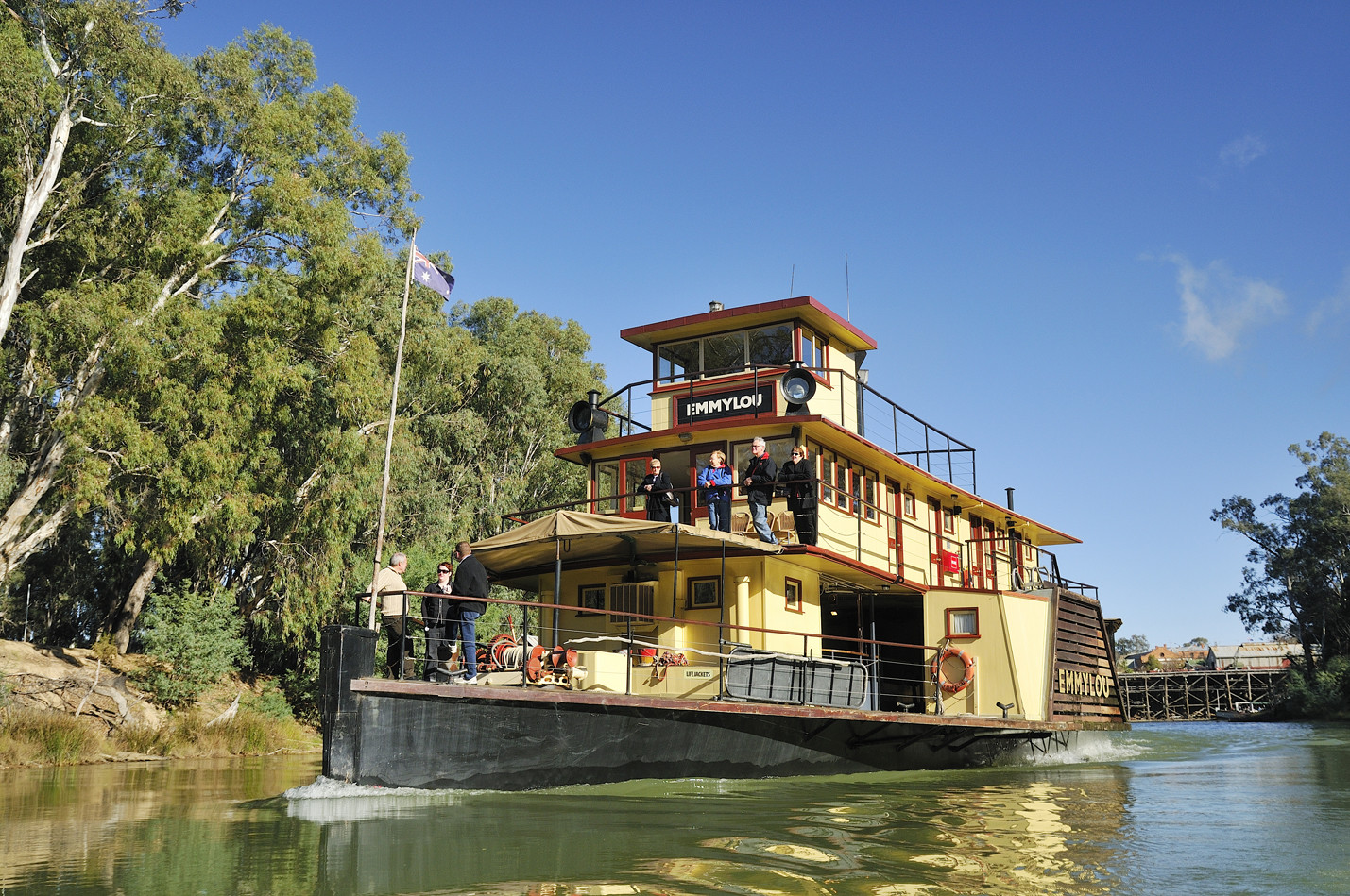/photos/shares/Australia/0CRUISES/Murray River Paddlesteamers/Emmy_Steaming_-_Cover_Shot.jpg